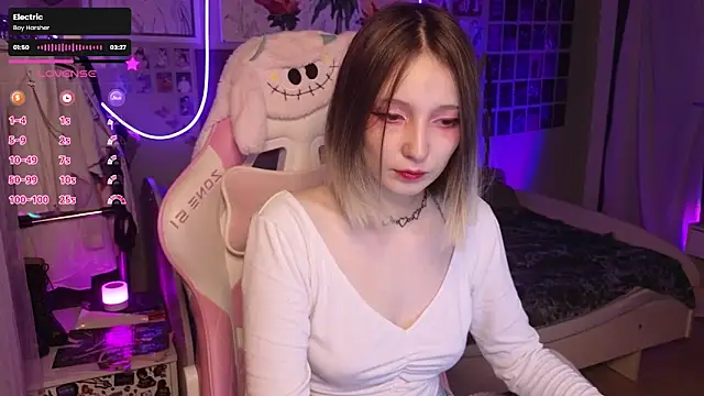 Snapshot of Evie_Ro chatting on September 16, 2025, 8:21 pm Evie Ro online show from September 16, 2025, 8:21 pm