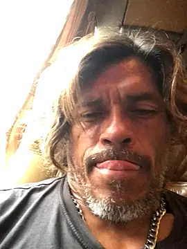 Snapshot of kvr27 chatting on December 19, 2025, 11:34 am kvr27 online show from December 19, 2025, 11:34 am