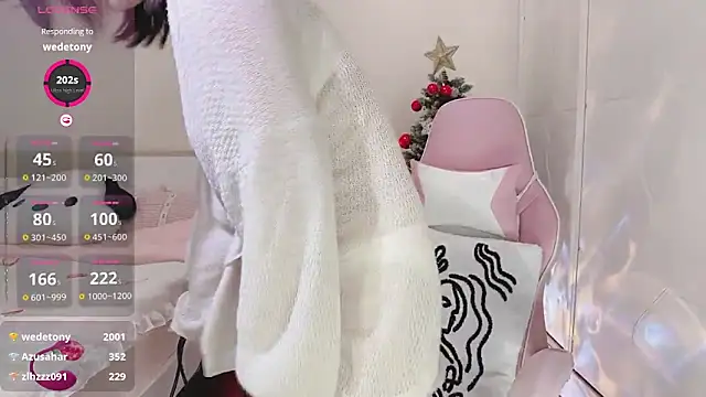 Snapshot of Dennielle- chatting on February 13, 2025, 6:52 am Dennielle- online show from February 13, 2025, 6:52 am