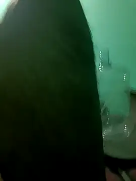 Snapshot of u_wan_me chatting on September 17, 2025, 6:32 pm u wan me online show from September 17, 2025, 6:32 pm