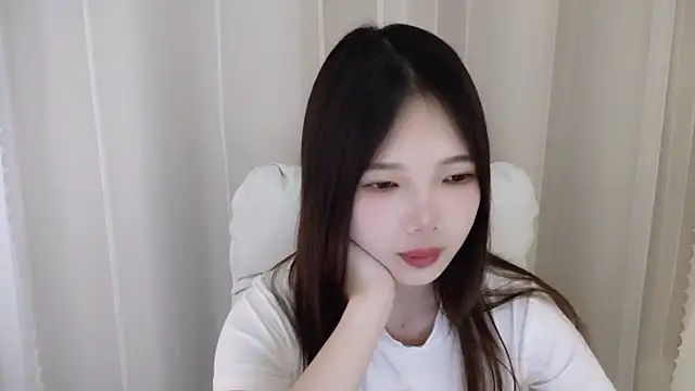 Snapshot of Doki-- chatting on February 10, 2025, 4:25 pm Doki-- online show from February 10, 2025, 4:25 pm