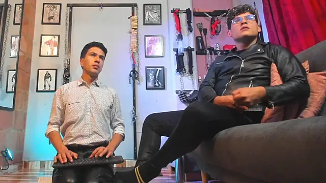 dom2travelersss online show from January 28, 2025, 2:42 pm