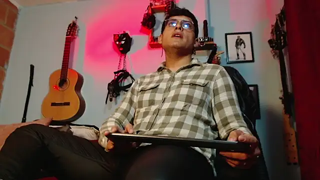 dom2travelersss online show from September 15, 2025, 1:55 pm