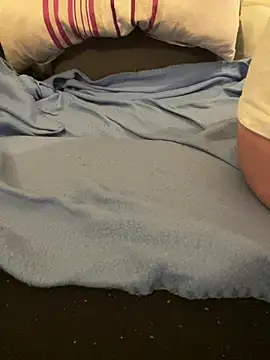 Snapshot of GeilerBull chatting on February 12, 2026, 11:37 pm GeilerBull online show from February 12, 2026, 11:37 pm