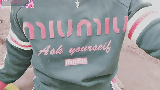 Snapshot of Sophie_Secret chatting on November 22, 2025, 11:25 pm Sophie Secret online show from November 22, 2025, 11:25 pm