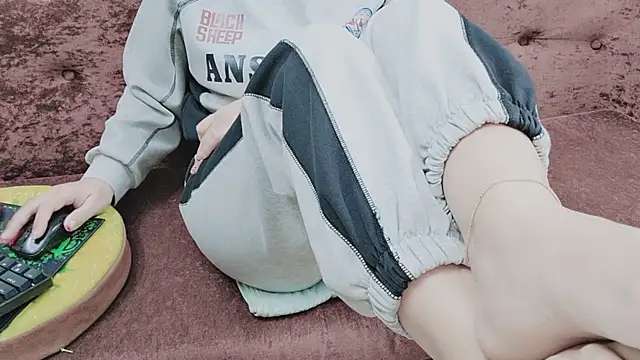 Snapshot of Sophie_Secret chatting on October 25, 2025, 9:26 pm Sophie Secret online show from October 25, 2025, 9:26 pm