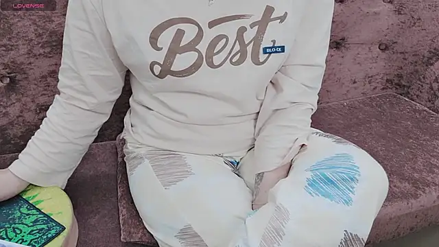 Snapshot of Sophie_Secret chatting on November 28, 2025, 10:32 pm Sophie Secret online show from November 28, 2025, 10:32 pm