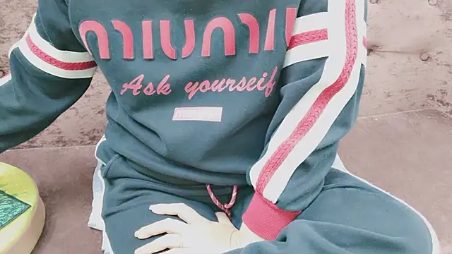 Snapshot of Sophie_Secret chatting on November 26, 2025, 10:32 pm Sophie Secret online show from November 26, 2025, 10:32 pm