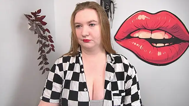 Snapshot of LaraDream chatting on April 28, 2026, 5:28 pm LaraDream online show from April 28, 2026, 5:28 pm