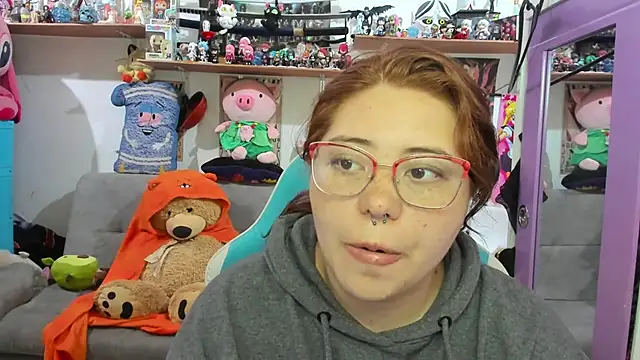 Snapshot of soficammy chatting on December 1, 2025, 8:10 pm soficammy online show from December 1, 2025, 8:10 pm