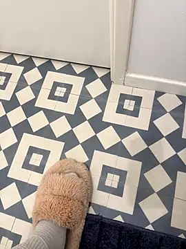 whose17 online show from November 21, 2025, 1:26 am