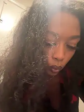 Snapshot of mismialove chatting on April 18, 2026, 9:00 am mismialove online show from April 18, 2026, 9:00 am
