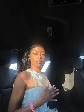 Snapshot of mismialove chatting on May 13, 2026, 11:01 pm mismialove online show from May 13, 2026, 11:01 pm