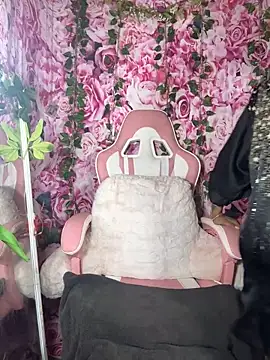 mismialove online show from November 1, 2025, 2:44 pm