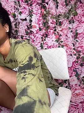 mismialove online show from October 1, 2025, 5:39 pm