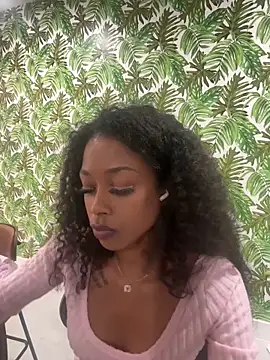 Snapshot of mismialove chatting on May 17, 2026, 2:11 am mismialove online show from May 17, 2026, 2:11 am