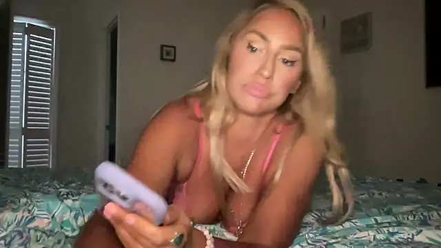 Fitnessbabe69 online show from September 25, 2025, 7:25 am