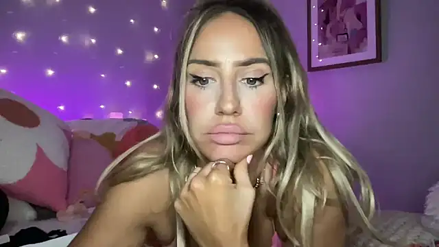 Fitnessbabe69 online show from March 21, 2025, 11:33 am