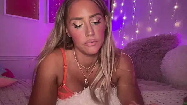 Fitnessbabe69 online show from April 3, 2026, 7:59 am