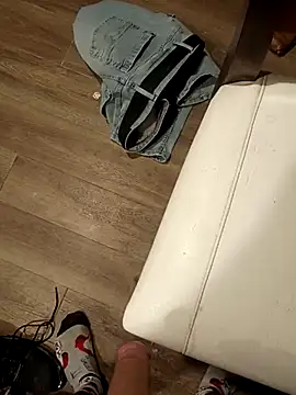 Snapshot of Donglong80 chatting on December 17, 2025, 12:54 pm Donglong80 online show from December 17, 2025, 12:54 pm